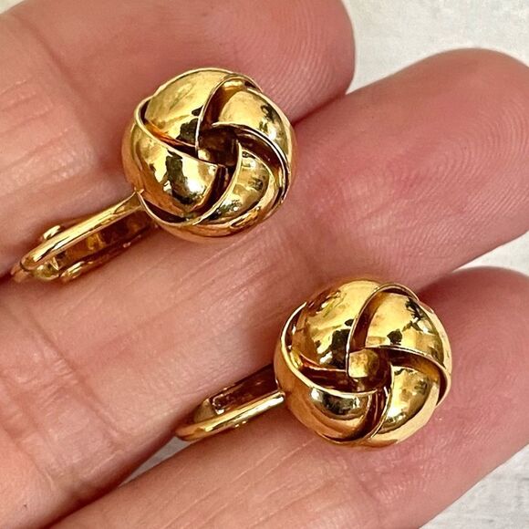 Jewelry - Gold tone knot clip on earrings